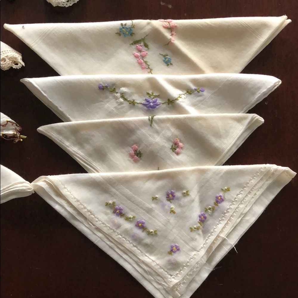 Vintage Handkerchiefs 10 - Picture 5 of 8